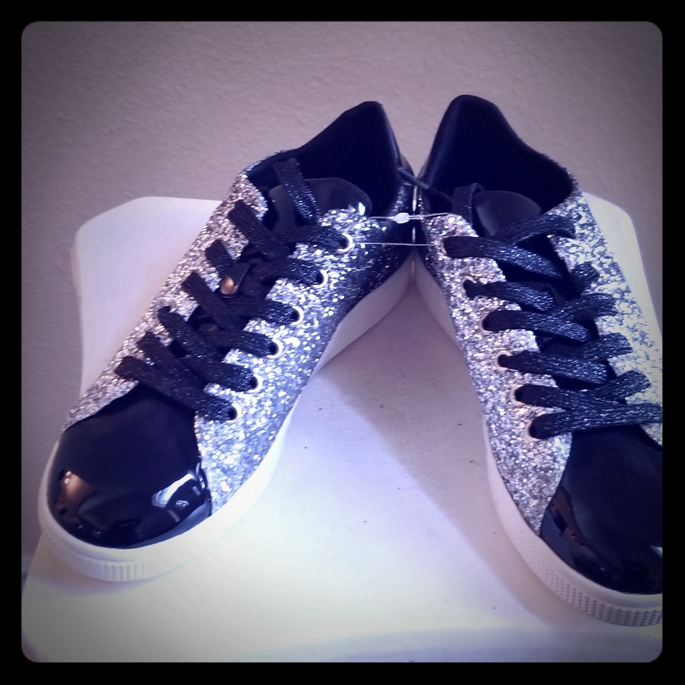 Forever women's silver & black glitter sneakers